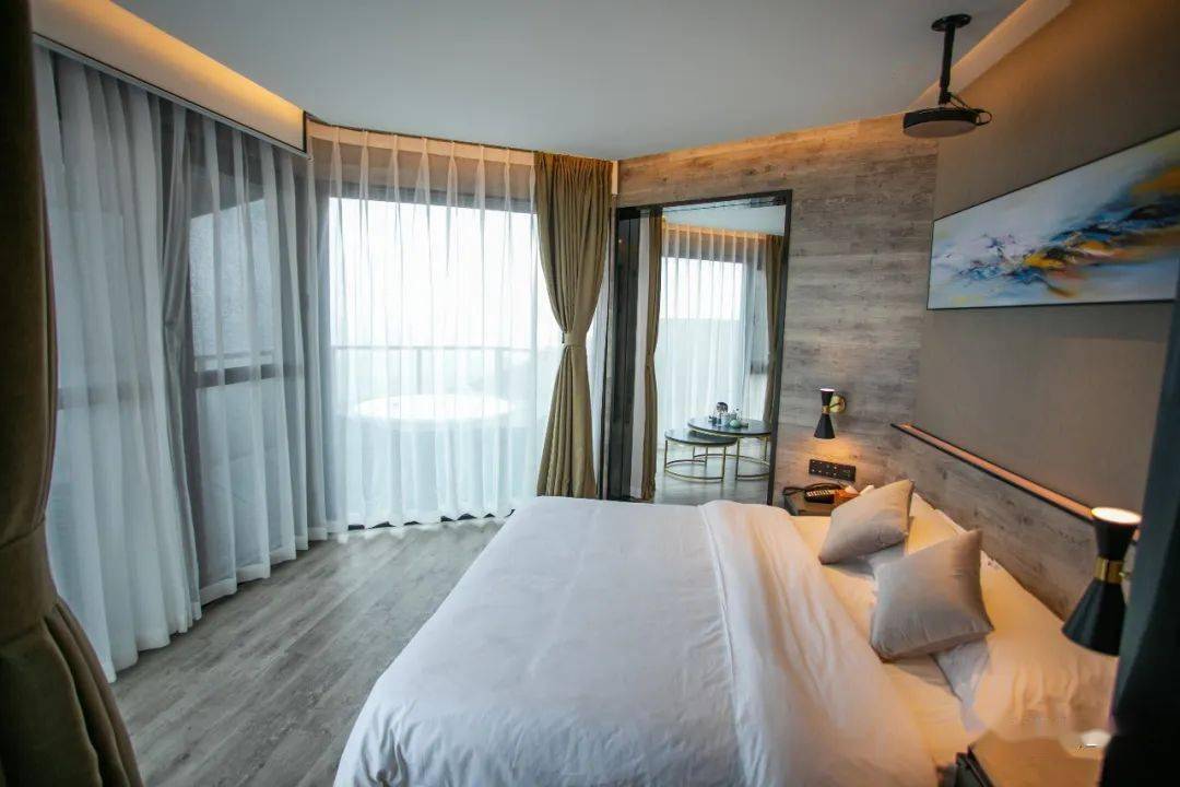 目的地: 腰牌寻踪阁民宿位于五峰土家族自治县长乐坪镇腰牌村4组13号