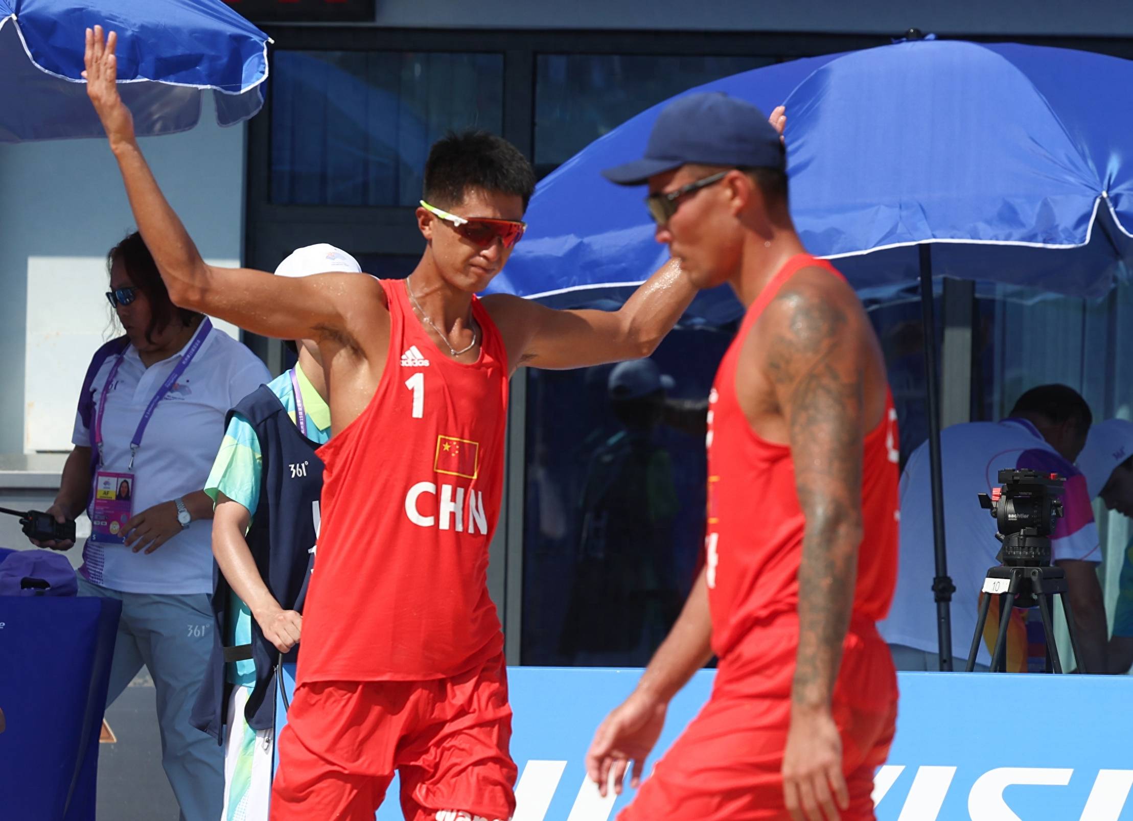 (杭州亚运会)沙滩排球——男子小组赛:中国胜巴勒斯坦_比赛_新华社