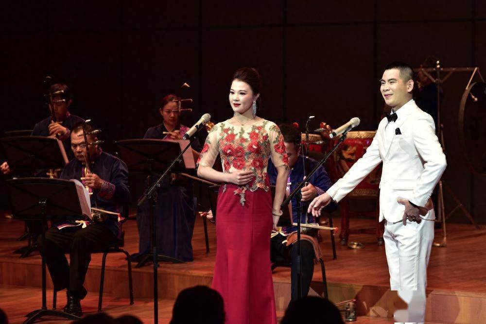 潮剧"彩楼记"选段《京城会》,潮州禅和板乐曲《南海赞》,潮筝《月儿高