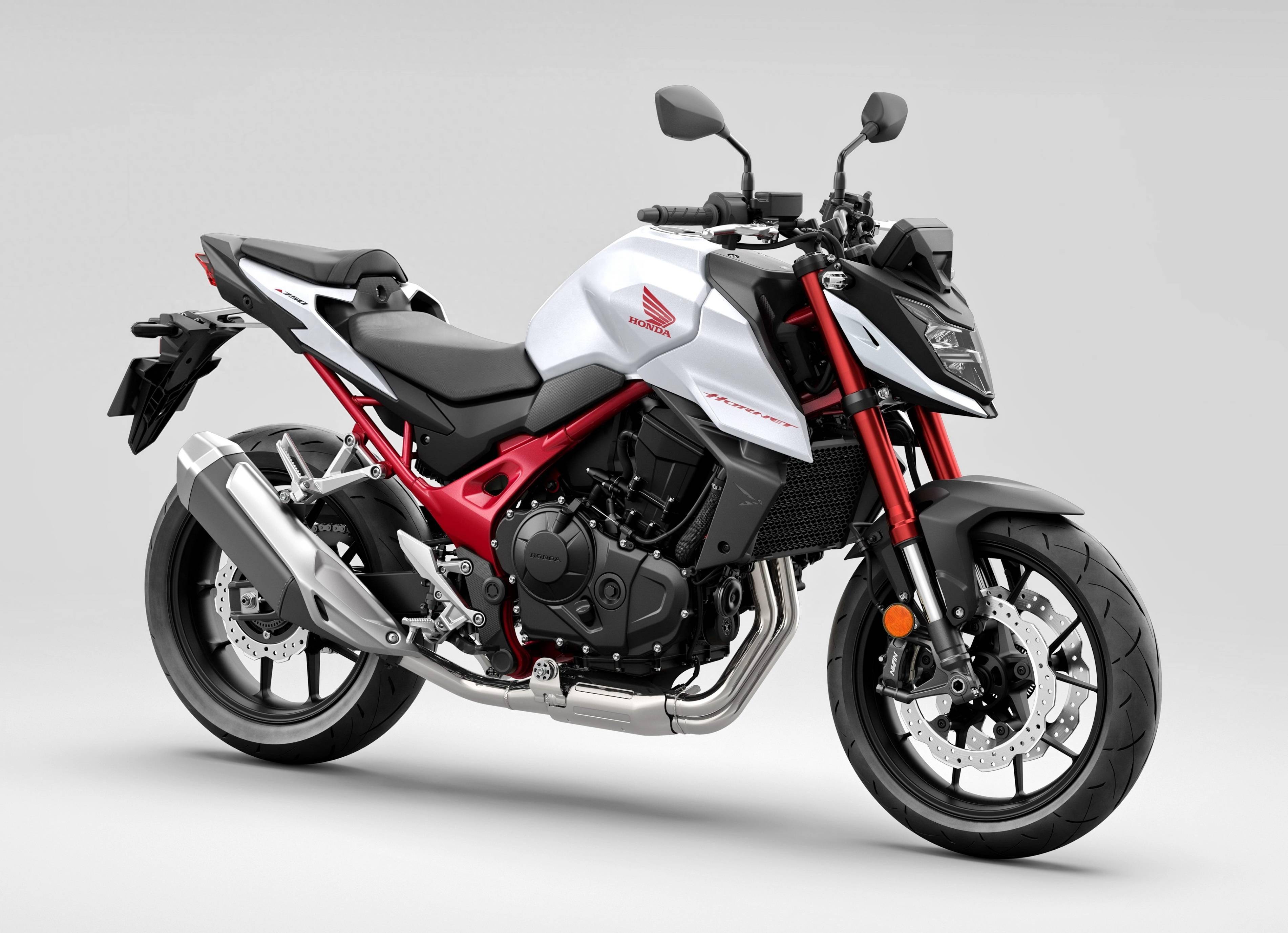 下面的图片:honda 2023 cb750f hornet 和 2023 xl750 transalp(资料