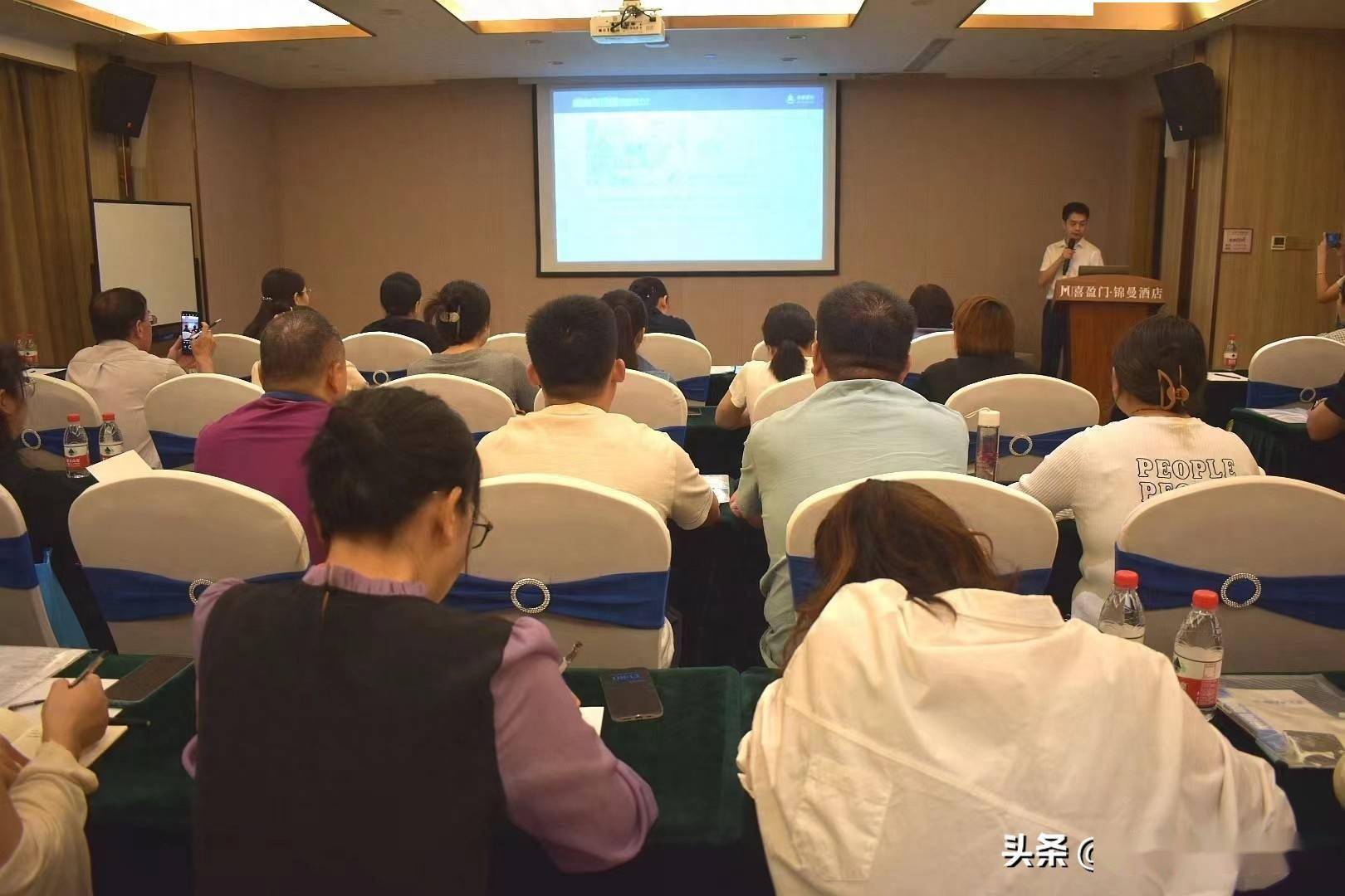 来自尖峰集团的十二家医院视光及小儿眼科主任,门诊负责人,配镜师等60