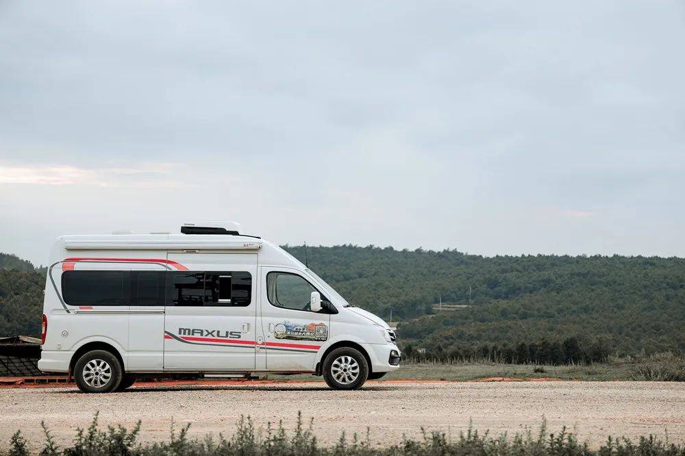 交通用车:全程上汽maxusrv80c型房车,含车辆基本保险,不计免赔险,车辆