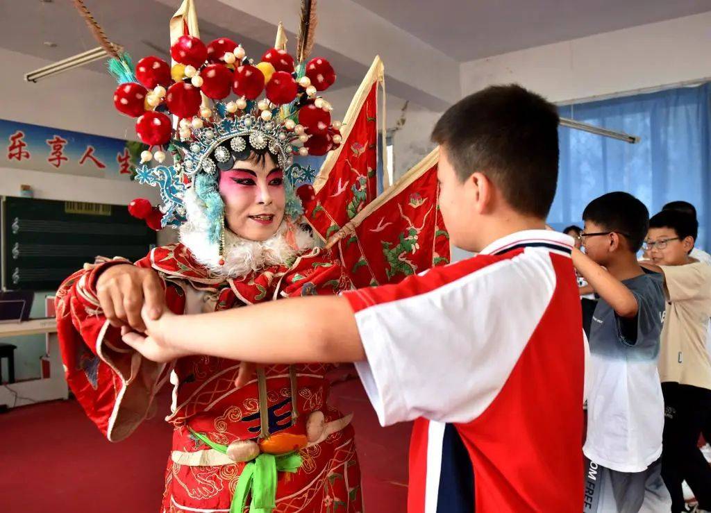 省威县固献镇冯庄村人,作为国家级非物质文化遗产威县乱弹省级传承人