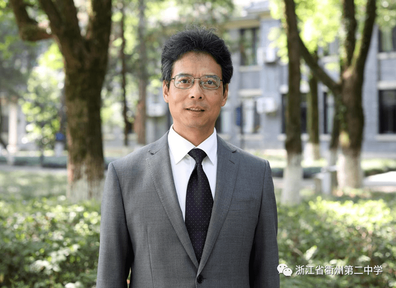 周旭荣,党委委员,办公室主任,高级教师,衢州市优秀班主任,第七届名师.
