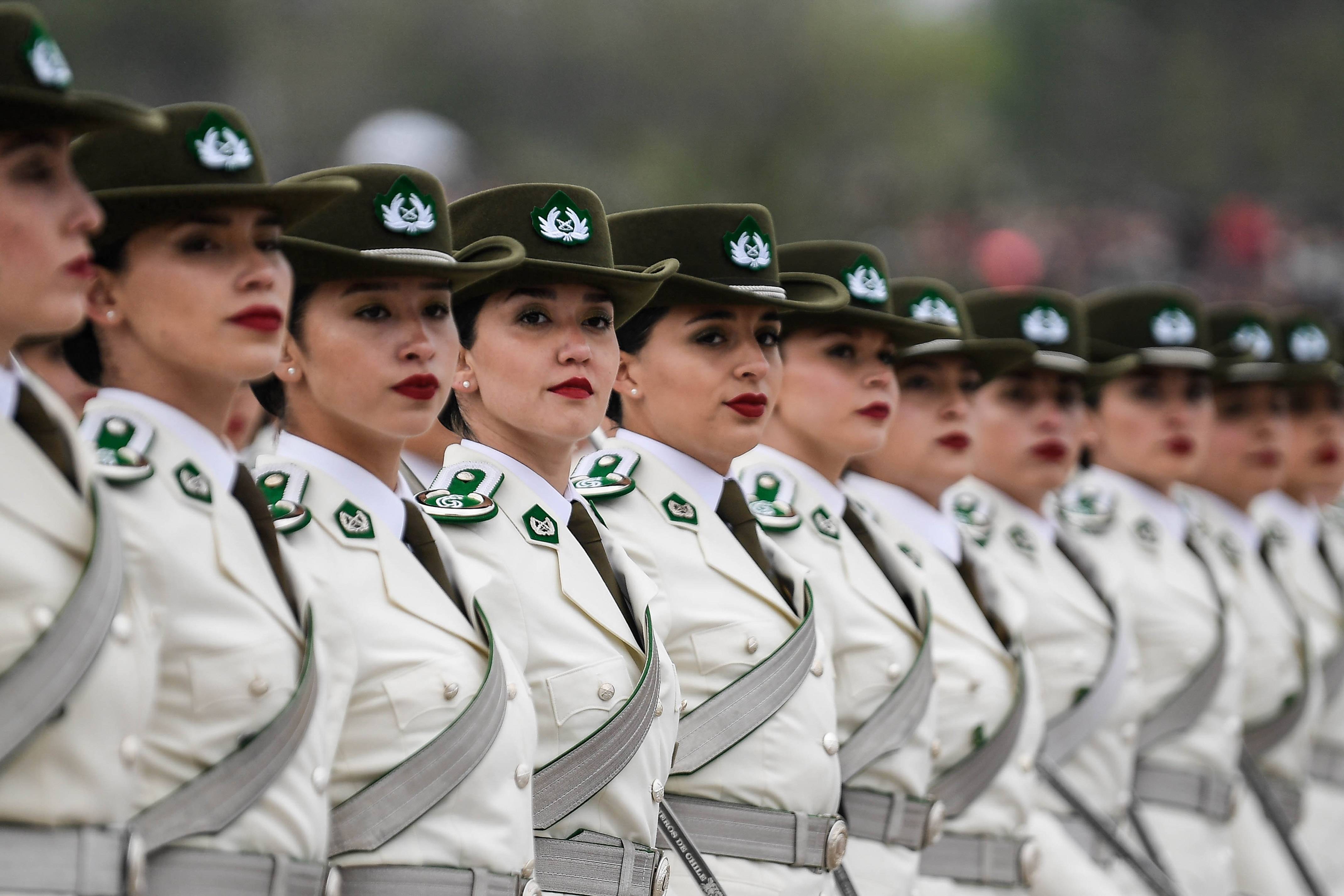 国际智利举行陆军节阅兵式