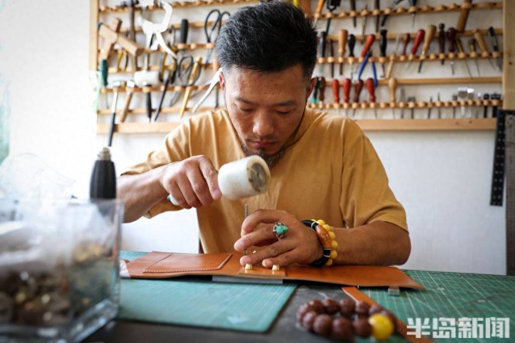 村里来了小皮匠_陈伟康_皮具_手工