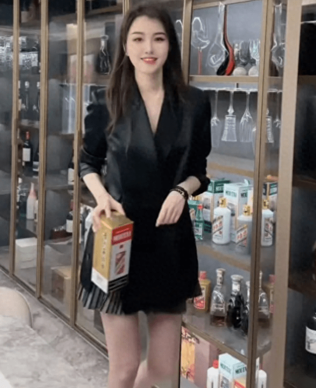 郭艾伦前女友开茅台做咖啡!