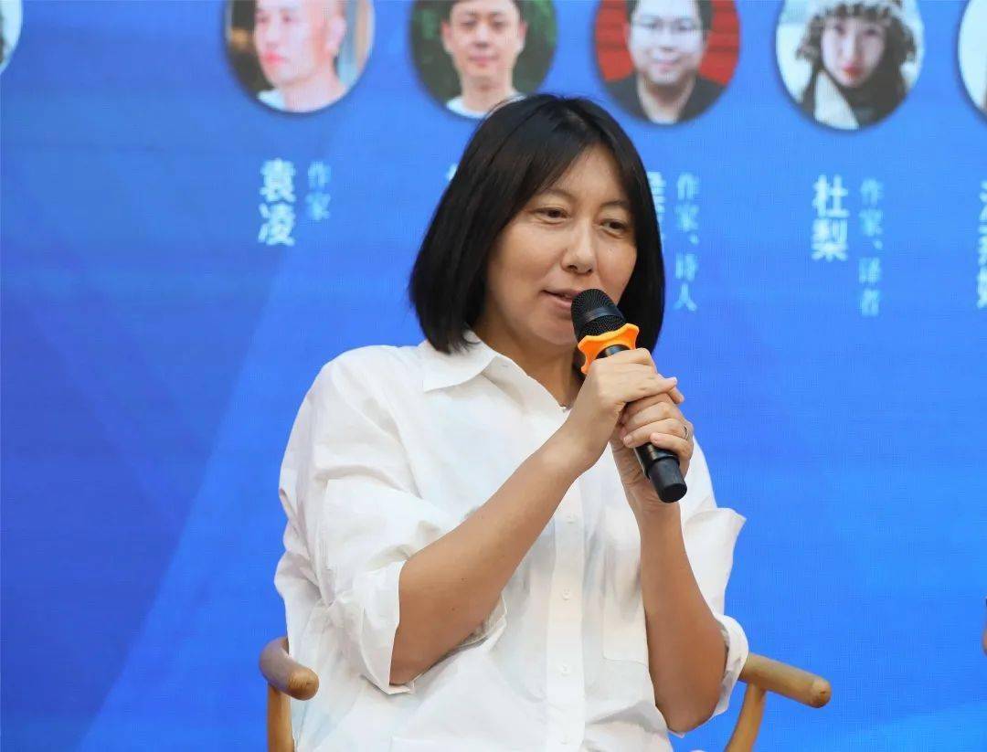 作家辽京在作家辽京看来,很多作家写作的起点不是城市,而是依托城市而