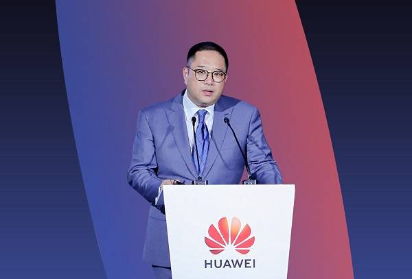 华为全球技术服务副总裁荀速以下是发言精华数字化,智能化,低碳化是