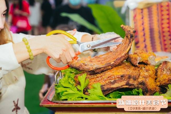 羊肉串、烤包子、手抓饭……2023新疆喀什美食节在沪开幕，打响“喀什味道”特色名片_活动_上海_文化