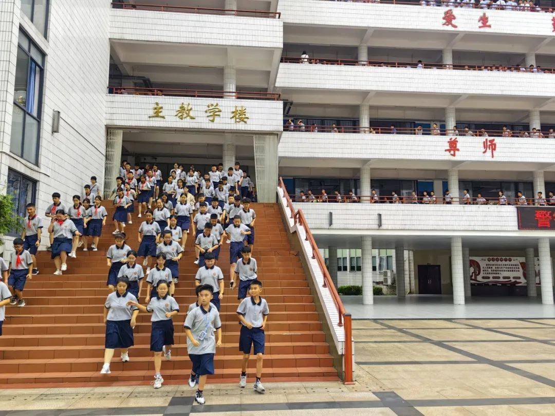 泗水龙城中学图片