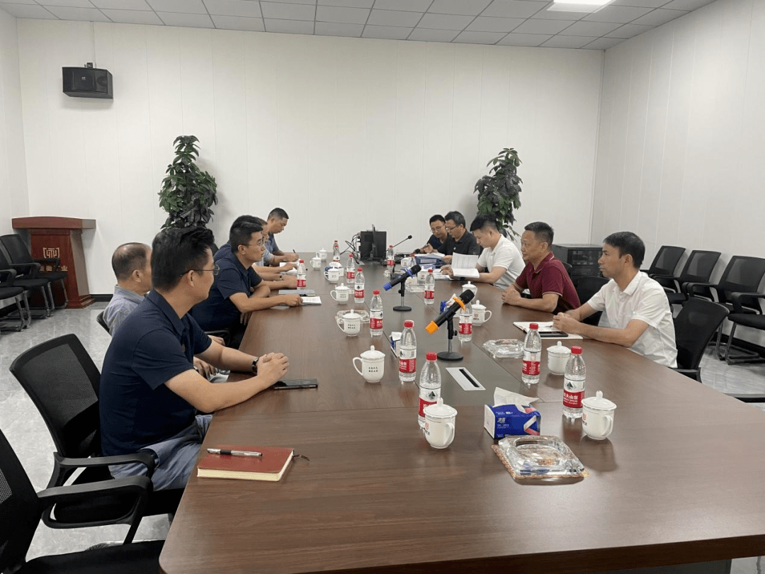 上午,两个小组分别与属地县委书记,县长,常务副县长及应急管理局,住建