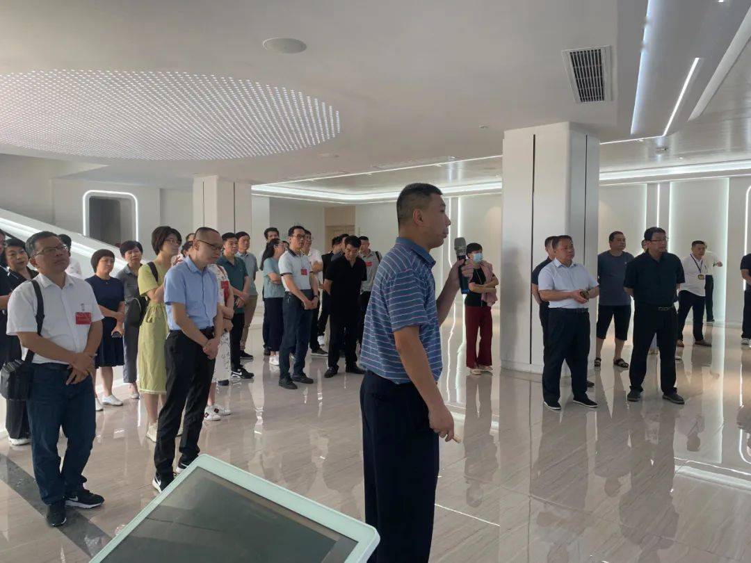 9月21日,闽侯县人大常委会主任黄诗杨带领福州市人大代表(闽侯团)及