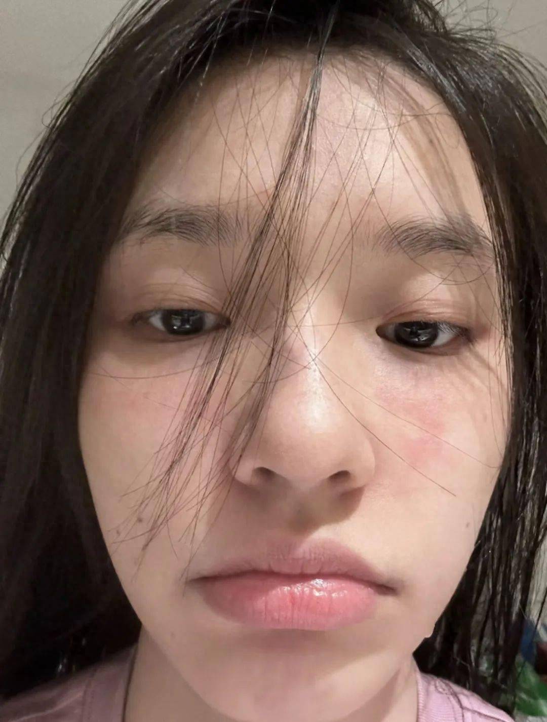 看完素颜照,终于知道她哪儿变美了_皮肤_状态_夏天