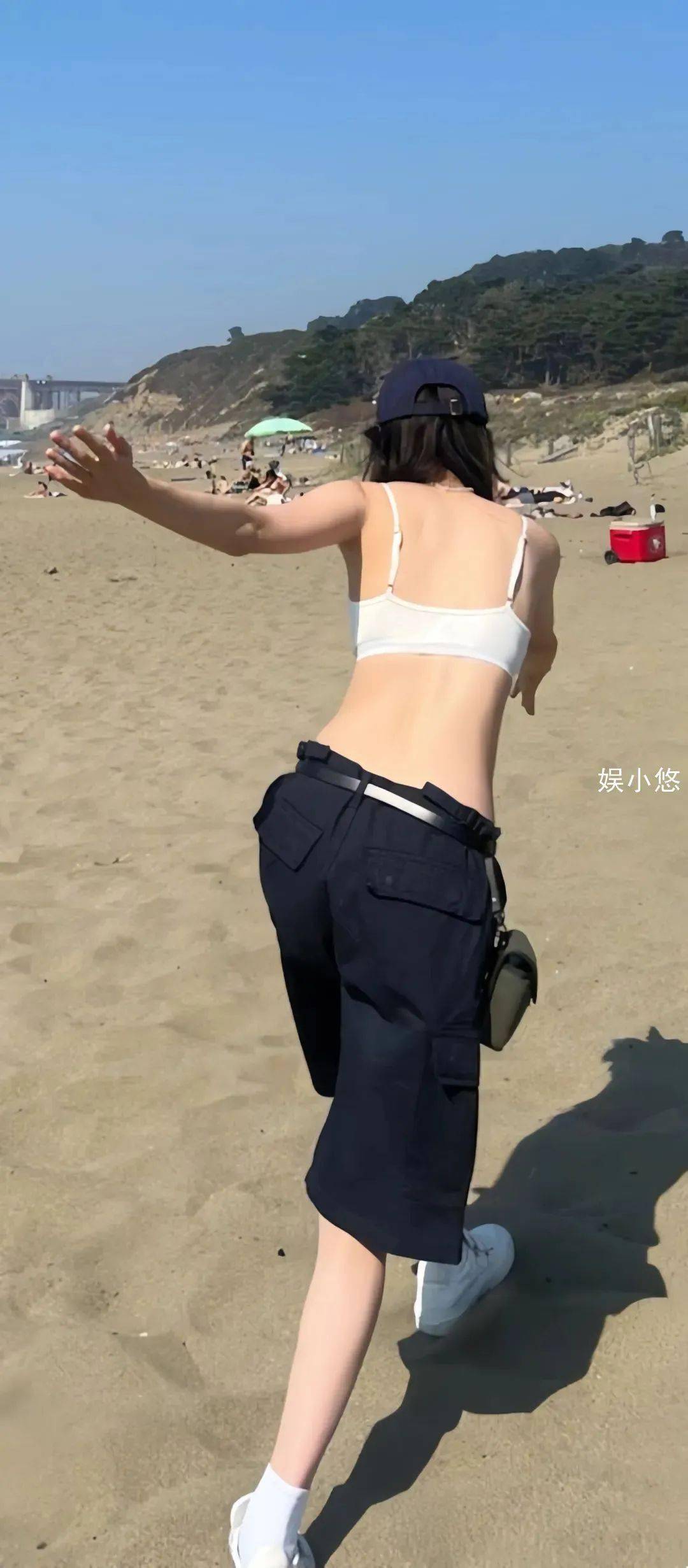 欧阳娜娜泳装照被公开羞辱:她的胸,碍了谁的眼?_身材_照片_沙滩