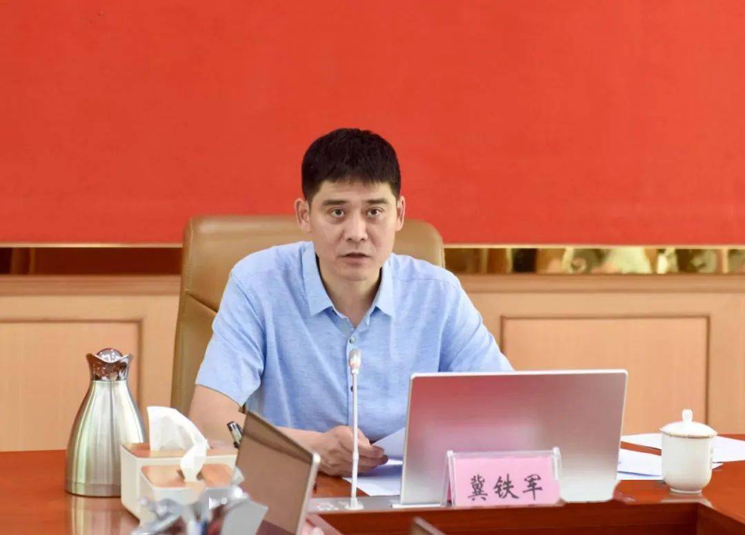 9月21日,澄迈县委副书记,县长冀铁军主持召开十六届县政府第42次常务