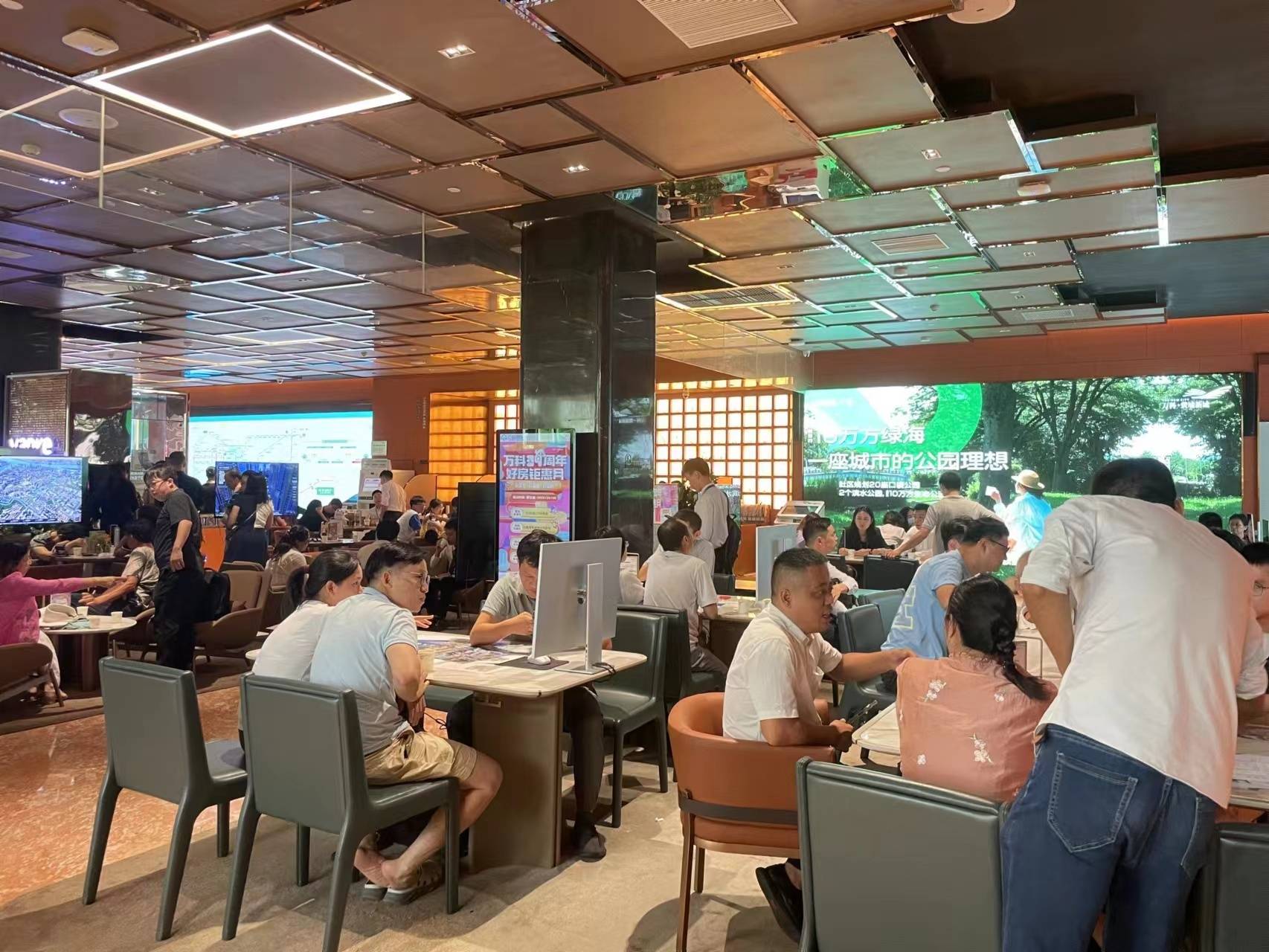 直击|广州楼市新政后首个周末,多个楼盘到访量销售量双增长_项目_房地产市场_区域