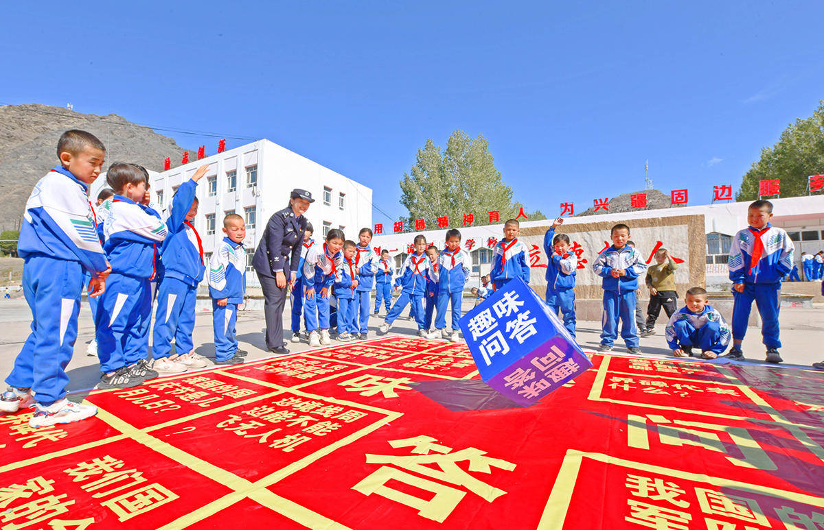 边境牧区小学别样国防教育迎国庆_乌拉斯台_知识_潘从武