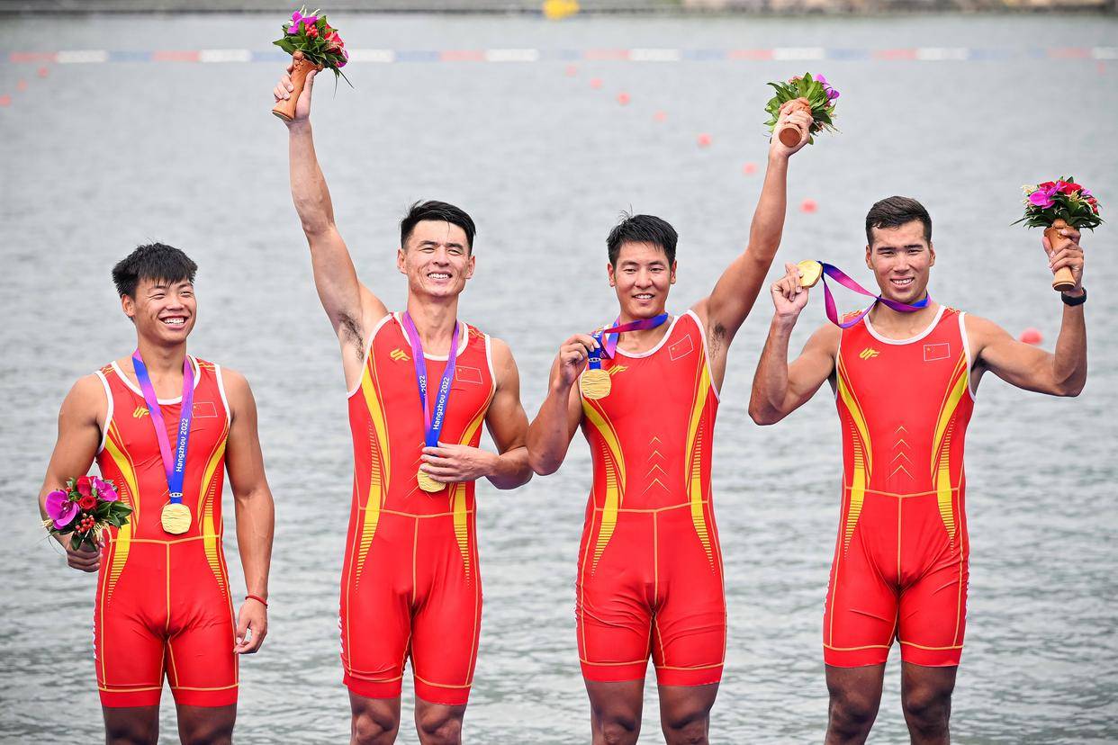 (杭州亚运会)赛艇——中国队夺得男子四人双桨冠军_韩崴_新华社_决赛
