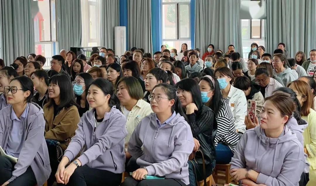 科尔沁区第二幼儿园大班家长会专辑_孩子_成长_教育
