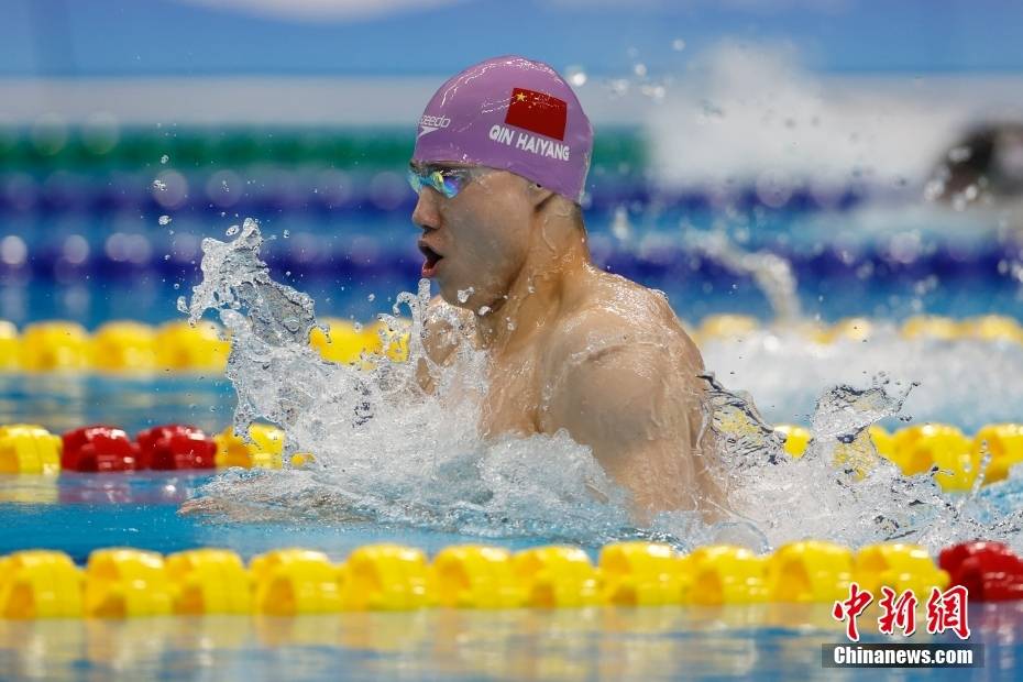 （杭州亚运会）男子100米蛙泳：中国选手覃海洋破赛会纪录获得金牌