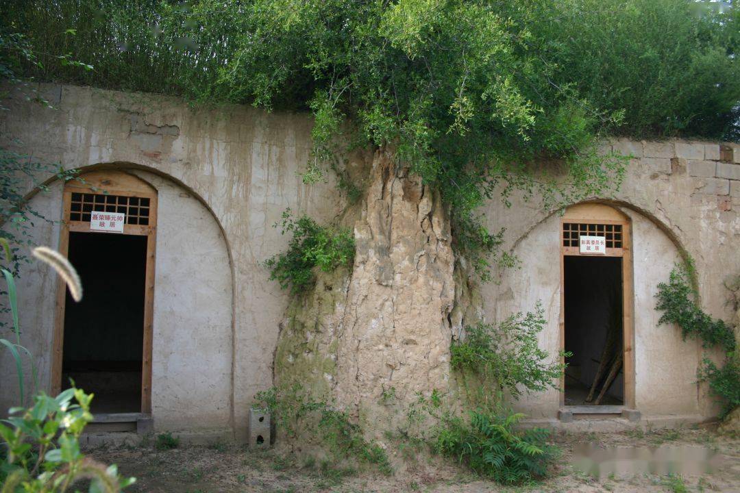 从雷堡村至史家寨大东沟,东西8里,从红土山村至史家寨村下漕沟,南北6