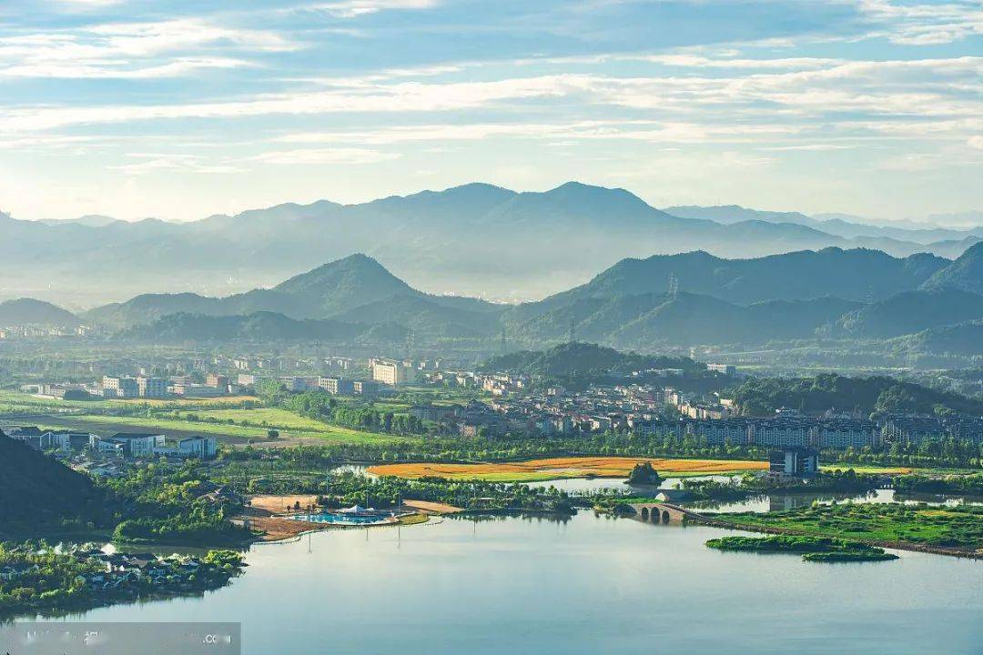 平原大部分地区,降水日照充足,夏季高温多雨,40摄氏度以上的高温越来