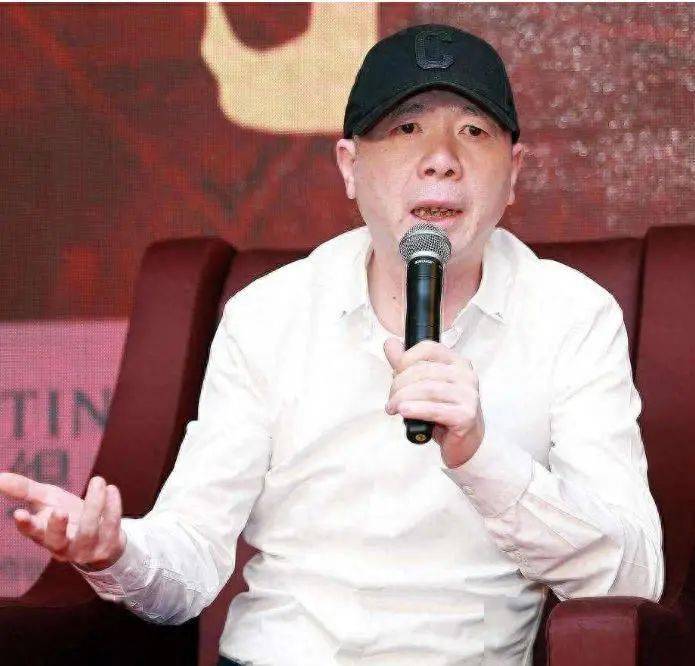 冯小刚主持葬礼,张国立痛念悼词,他的逝世,让半个娱乐圈哭泣!