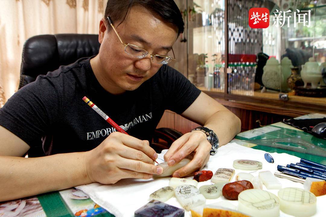镇良缘玉雕刻工作室总经理钱建良:以石为媒传承玉雕文化_玉石_工艺