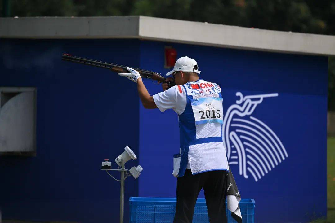 刘疆驰在男子双向飞碟团体决赛夺冠_射击_全国_日报