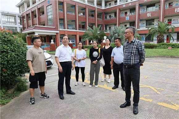 浦东建平实验中学校长图片