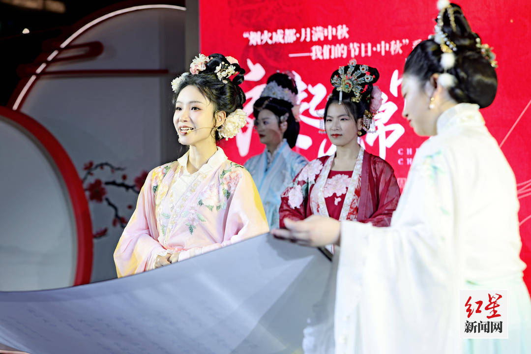 第二届"衣起锦官城"(成都)汉服周开幕 霓裳展示中华国韵_文化_活动