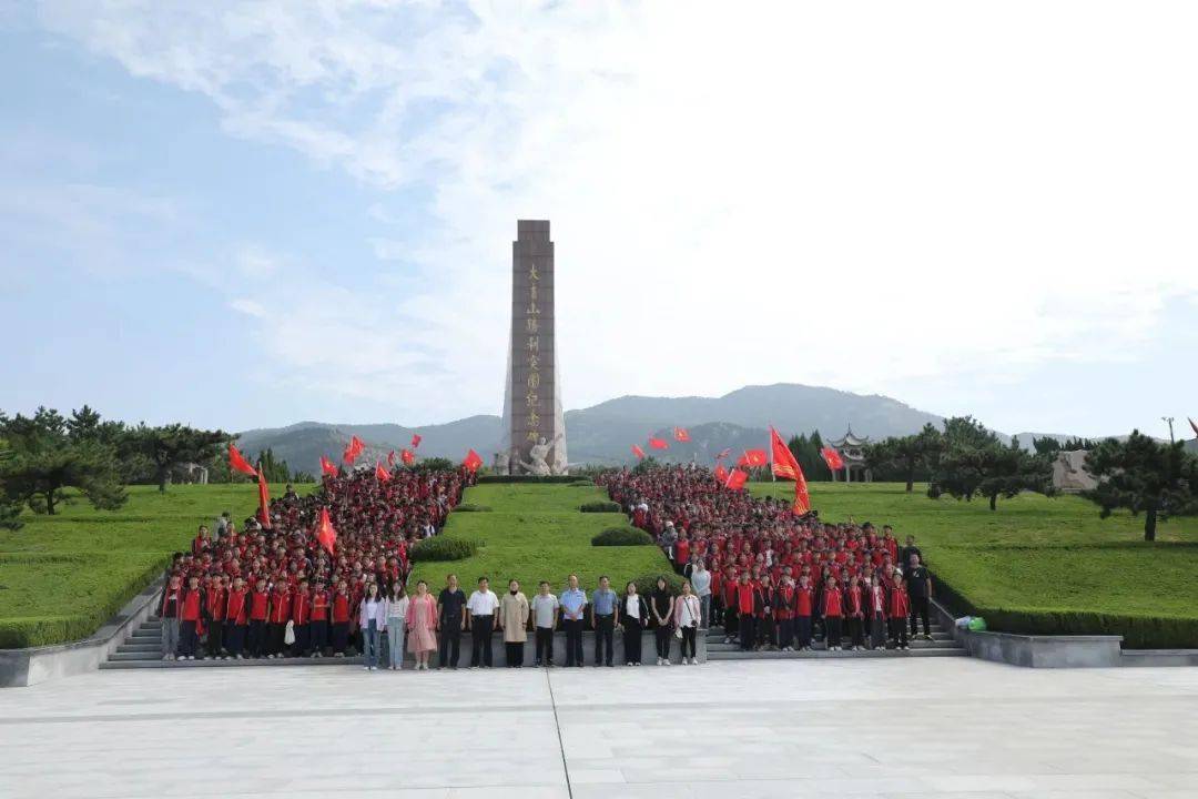 抗大中学开展2023年"缅怀先烈 喜迎国庆"远足活动_大青山_进行_精神