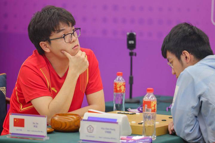 围棋冠军刘星的图片图片