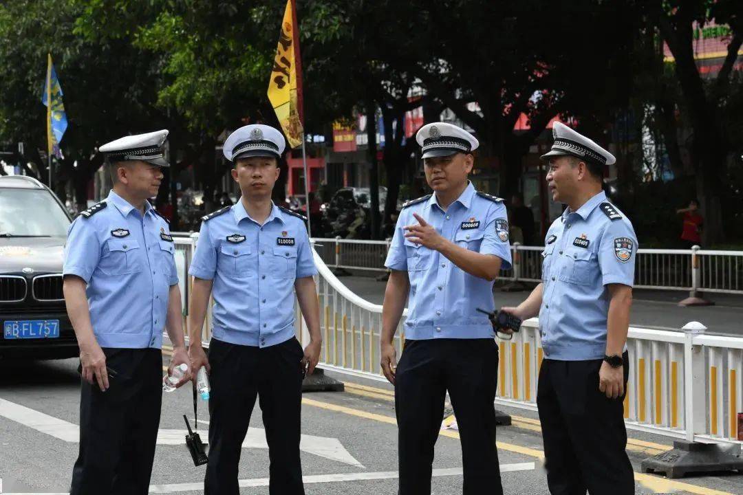 莆田交警支队,大队各级领导亲临一线,以身作则,以上率下,现场指挥调度