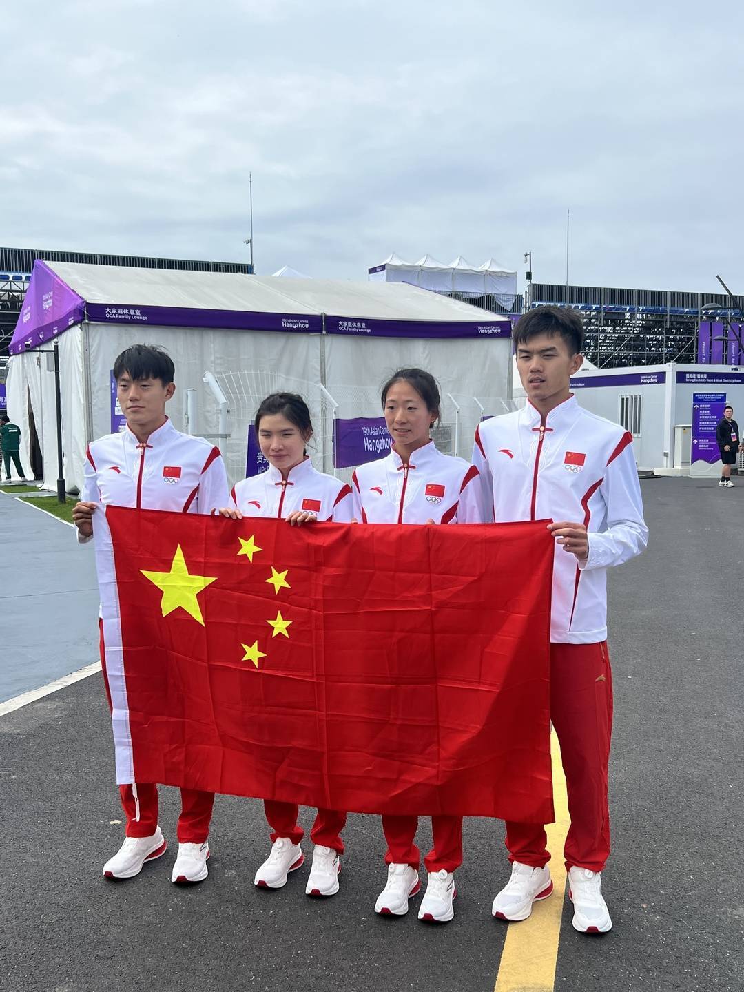 铁人三项混合接力中国队摘银 四川"00后"小将亚运收获两银|现场直击