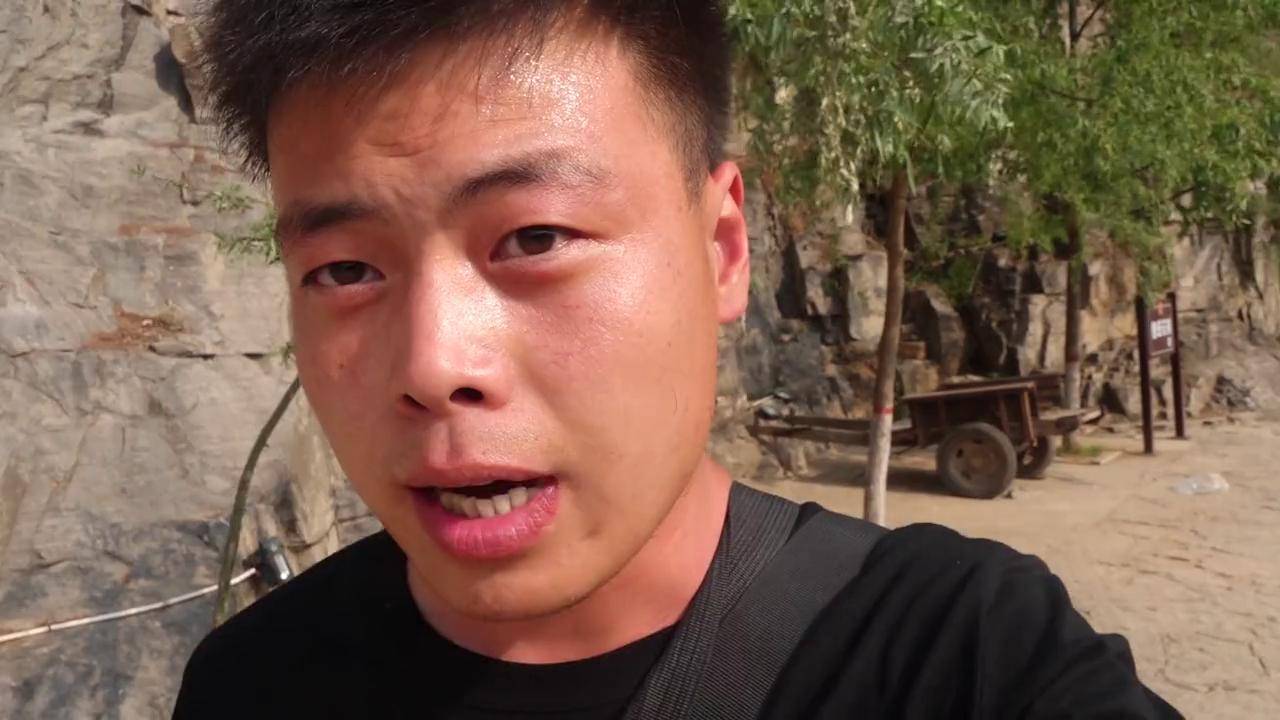 阿凯村子爆发了,旅游的人太多了,大家快来吧!