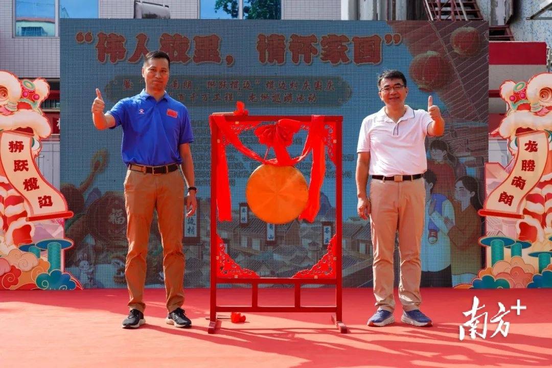 巡游队伍由榄边村茶西冠华醒狮队,崖口龙狮团,崖口飘色队,华照村木龙