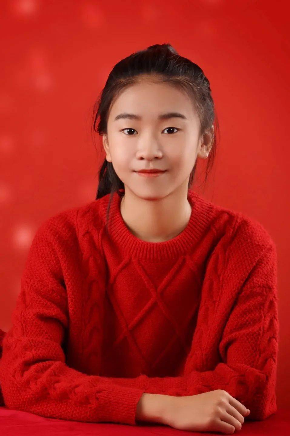 王艺霖,揭阳真理中学学生,从小喜欢阅读和朗诵.