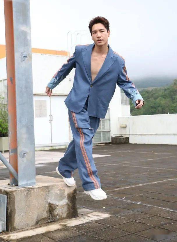 吴伟豪告别轻佻 圈中浮沉"催熟"_ricco_父亲_角色