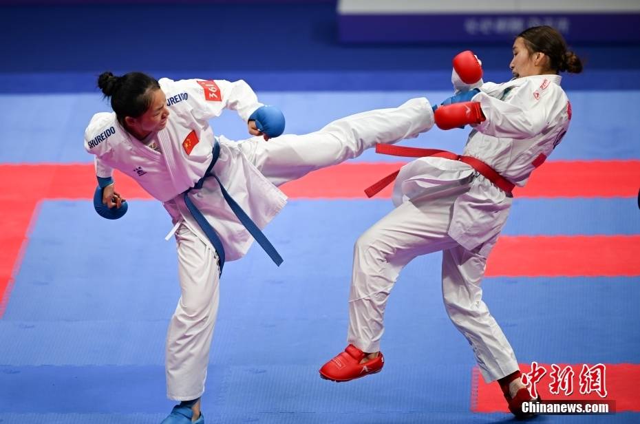 (杭州亚运会)空手道女子组手68公斤级:中国选手李巧巧夺冠_劳拉·阿利