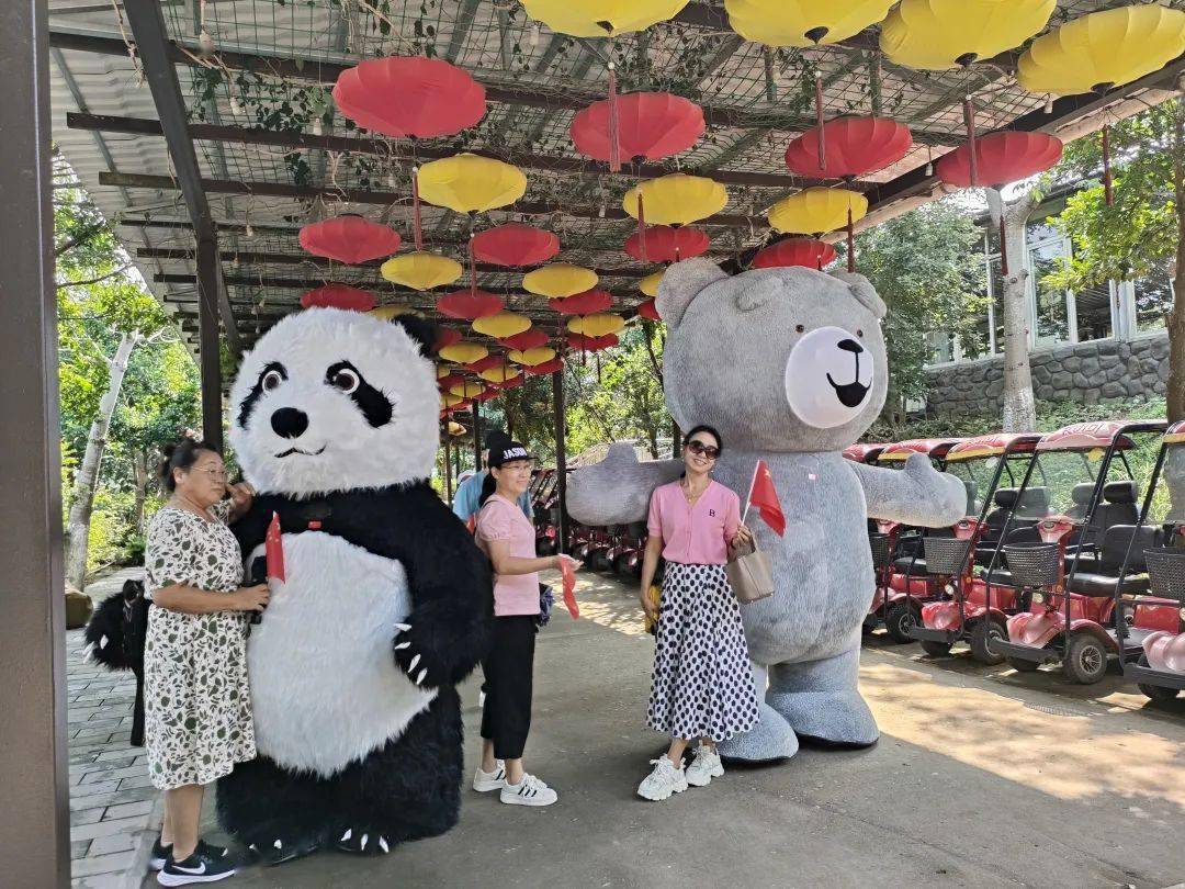 图片来源:廉江融媒02乡村旅游受青睐鳄鱼生态公园,田园寨田园综合体