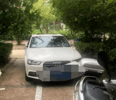 广东一女司机8万现金被抢,直接猛踩油门,将劫匪活活撞死,防卫过当?
