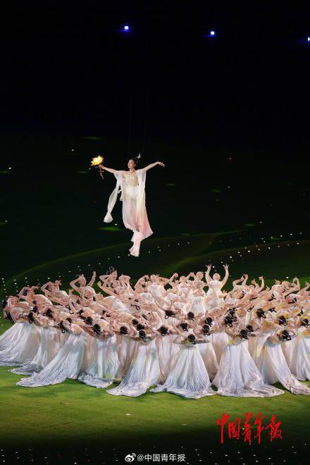 会闭幕式又见中国式浪漫,寒露时节看"荷桂共生辉"_中青报_赵迪_李隽辉