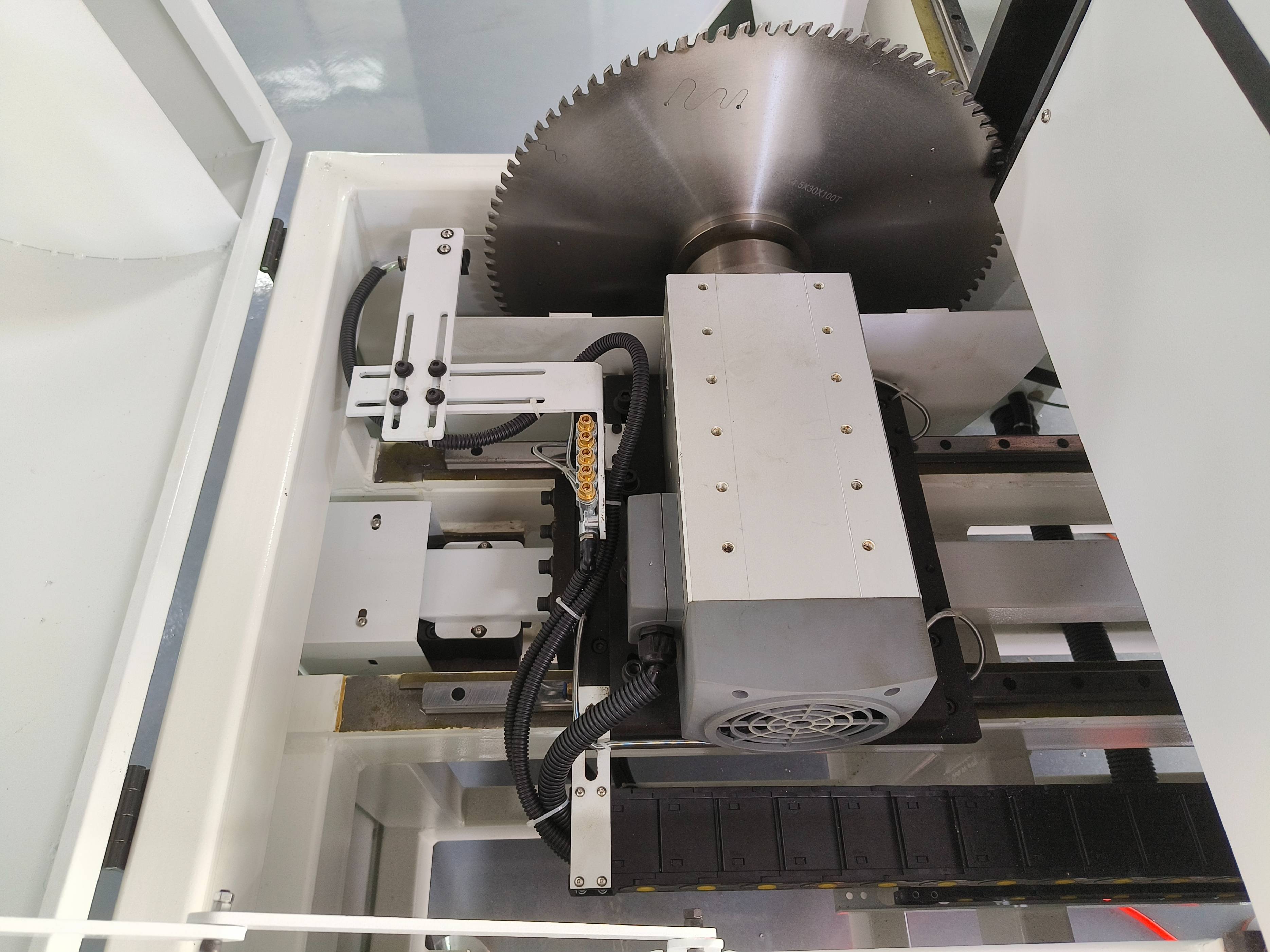 铝合金切割机锯切有毛刺是什么引起的_调节_大小_结构