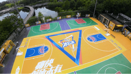 饮料瓶“变身”篮球场,闵行企业有减碳妙招_环保_康师傅_运动