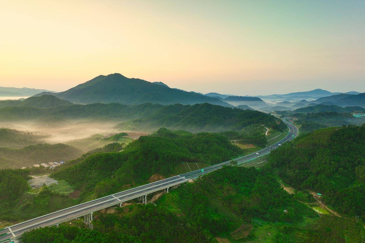 广西上思至防城港高速公路于10月9日正式通车_大道_上思县_那琴乡