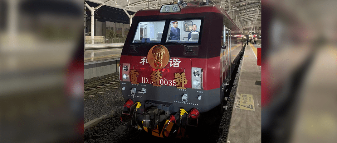 21时09分,"雷锋号"机车牵引着z275次旅客列车从银川出发,并将于次日8