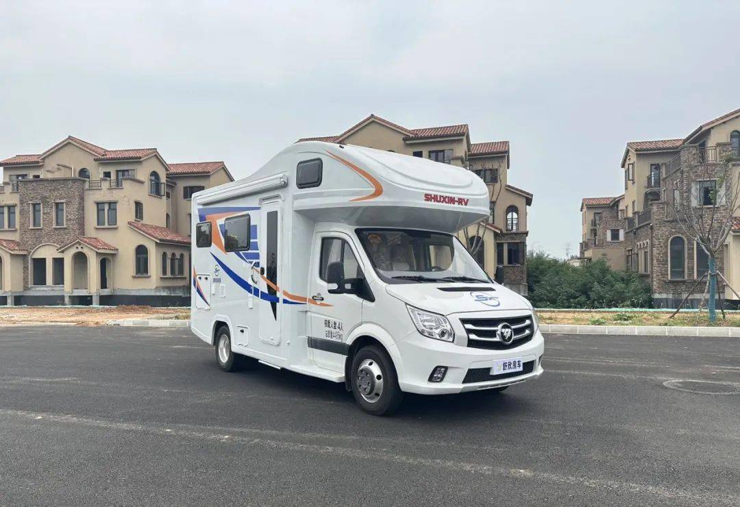 标配原厂空气悬挂,舒欣房车福田图雅诺c型房车