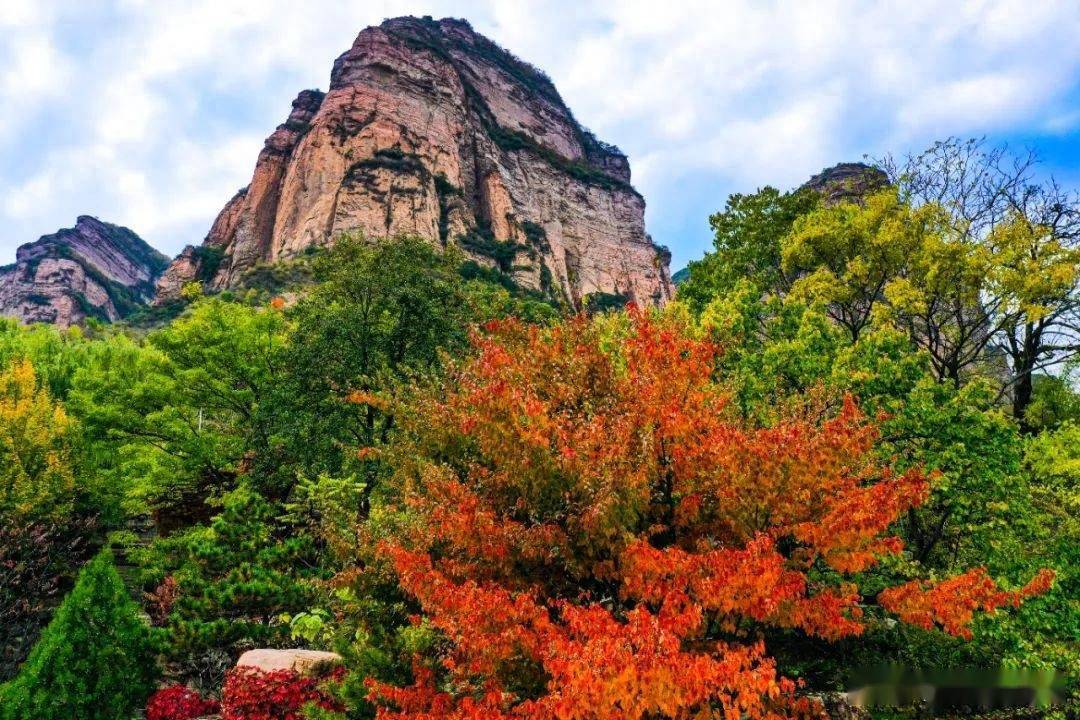 黄崖洞景区位于山西省长治市黎城县,地处黎城县北部,东与晋中市左权县